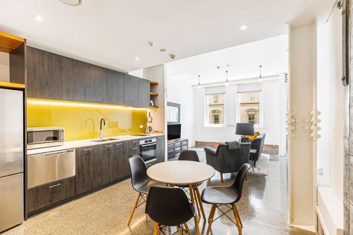 Contemporary 1BR Queen St Retreat by Zodiak Stays view 5