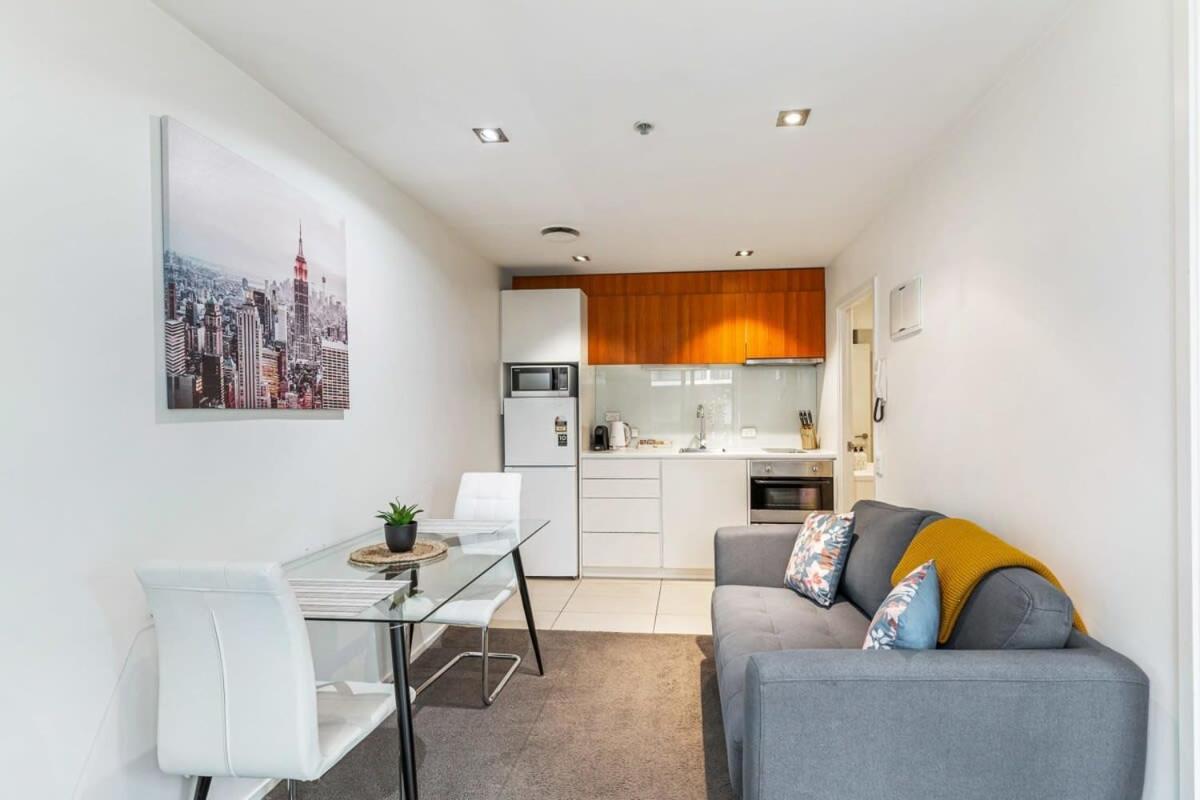 1BR apartment with patio Close to Spark Arena view 3