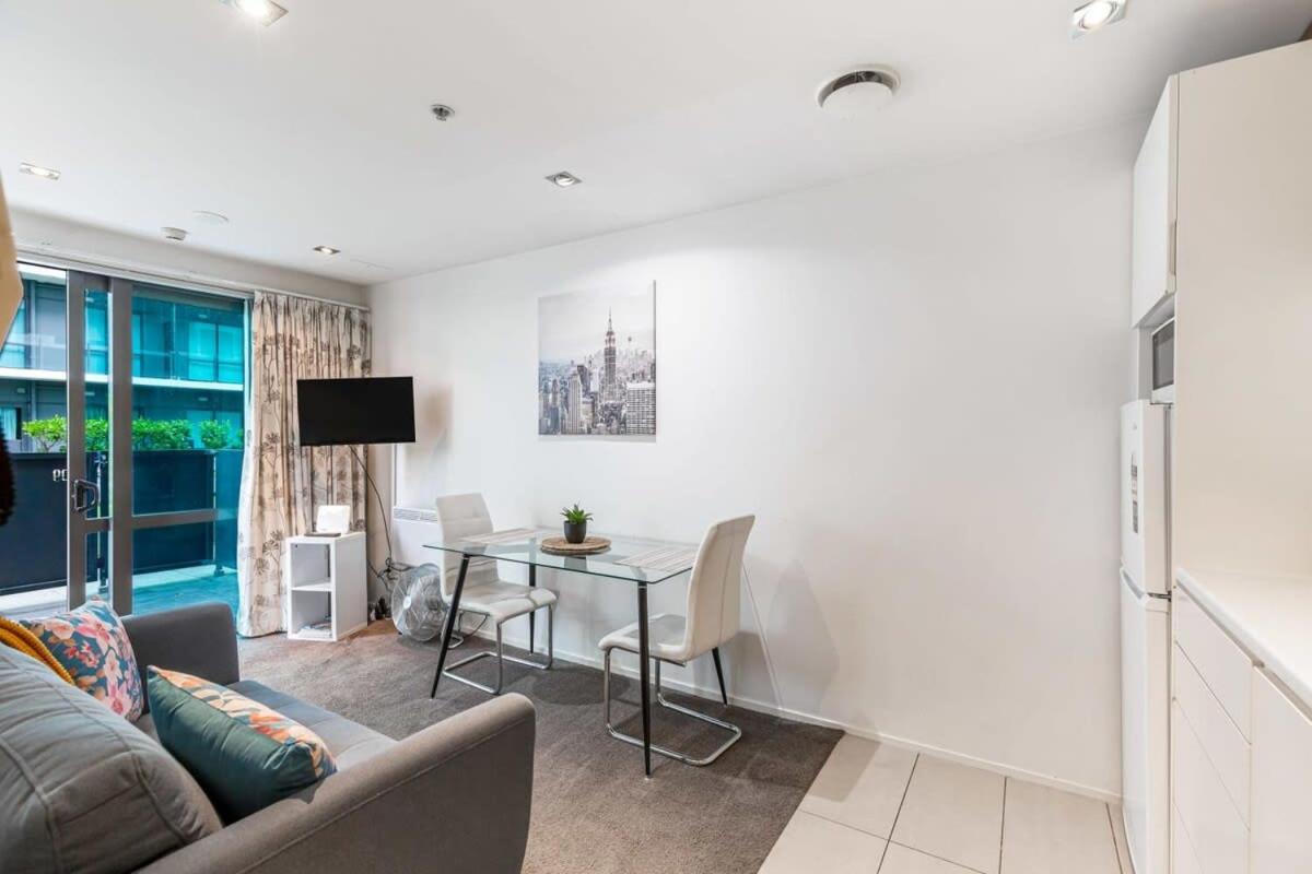 1BR apartment with patio Close to Spark Arena view 5