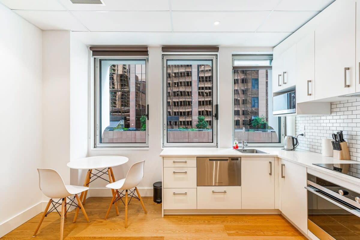 Prime location 1 BR apartment + study photo 3