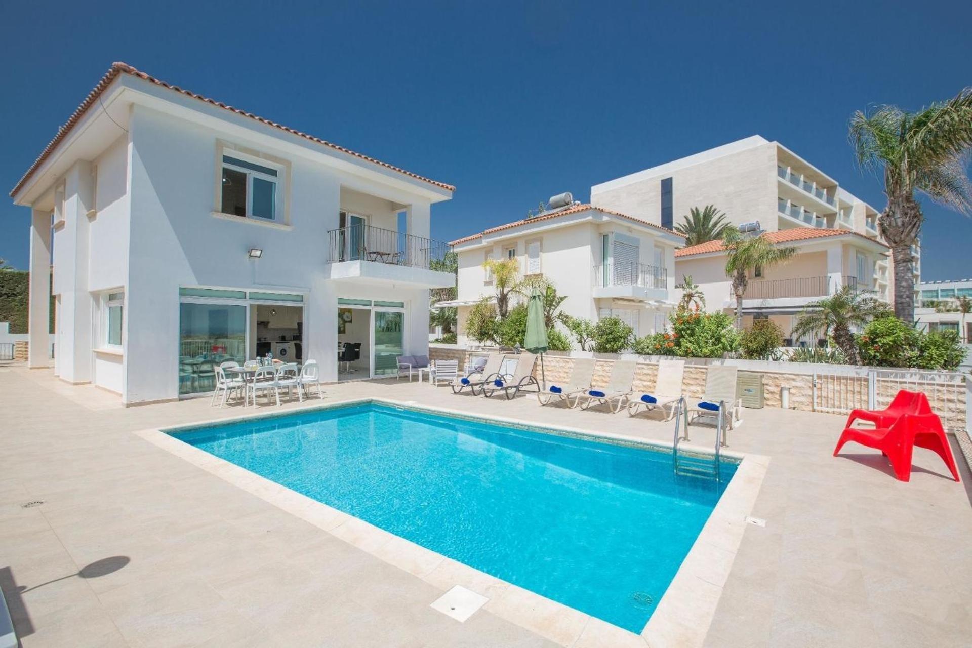 Schöne Villa direkt am Meer