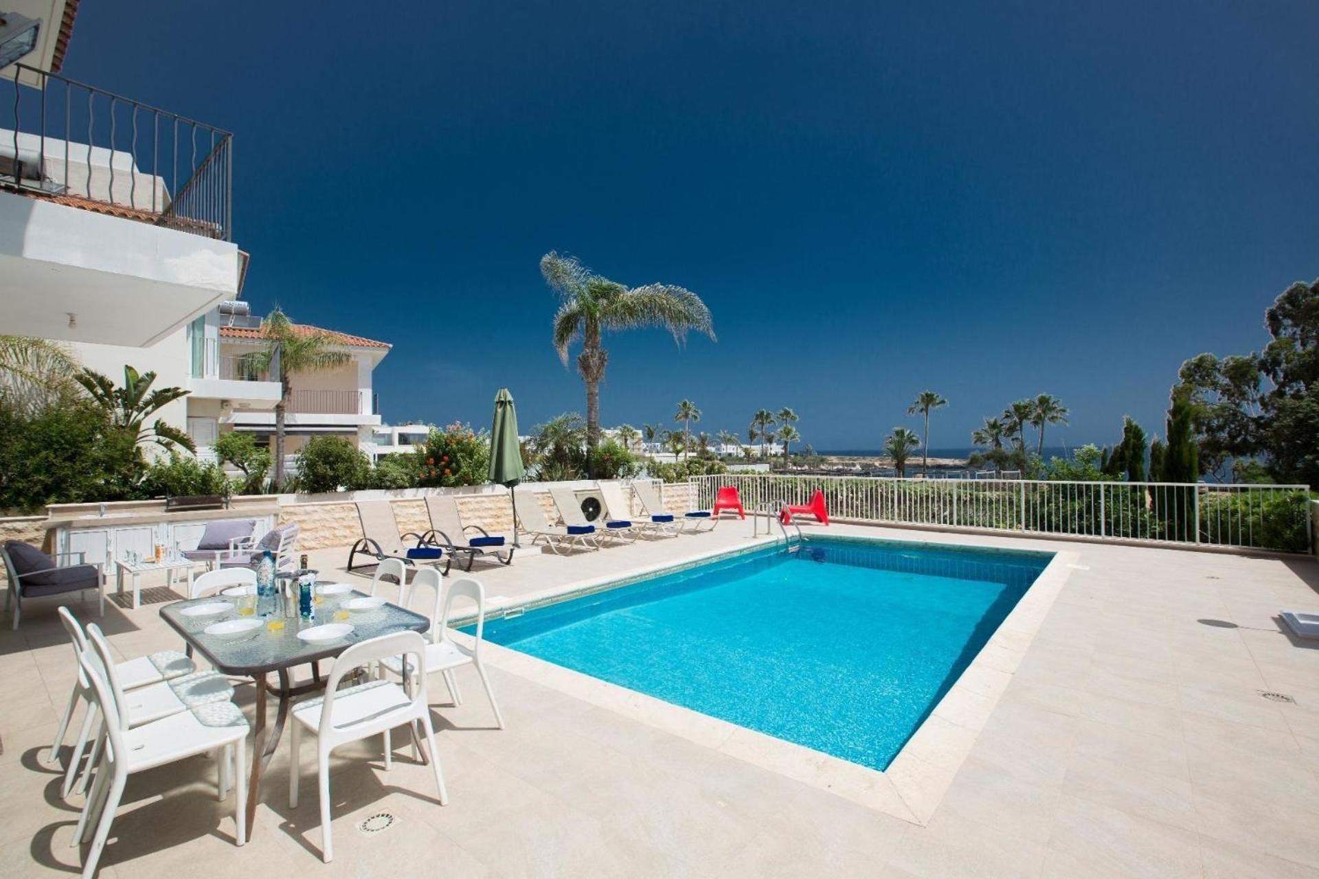 Schöne Villa direkt am Meer
