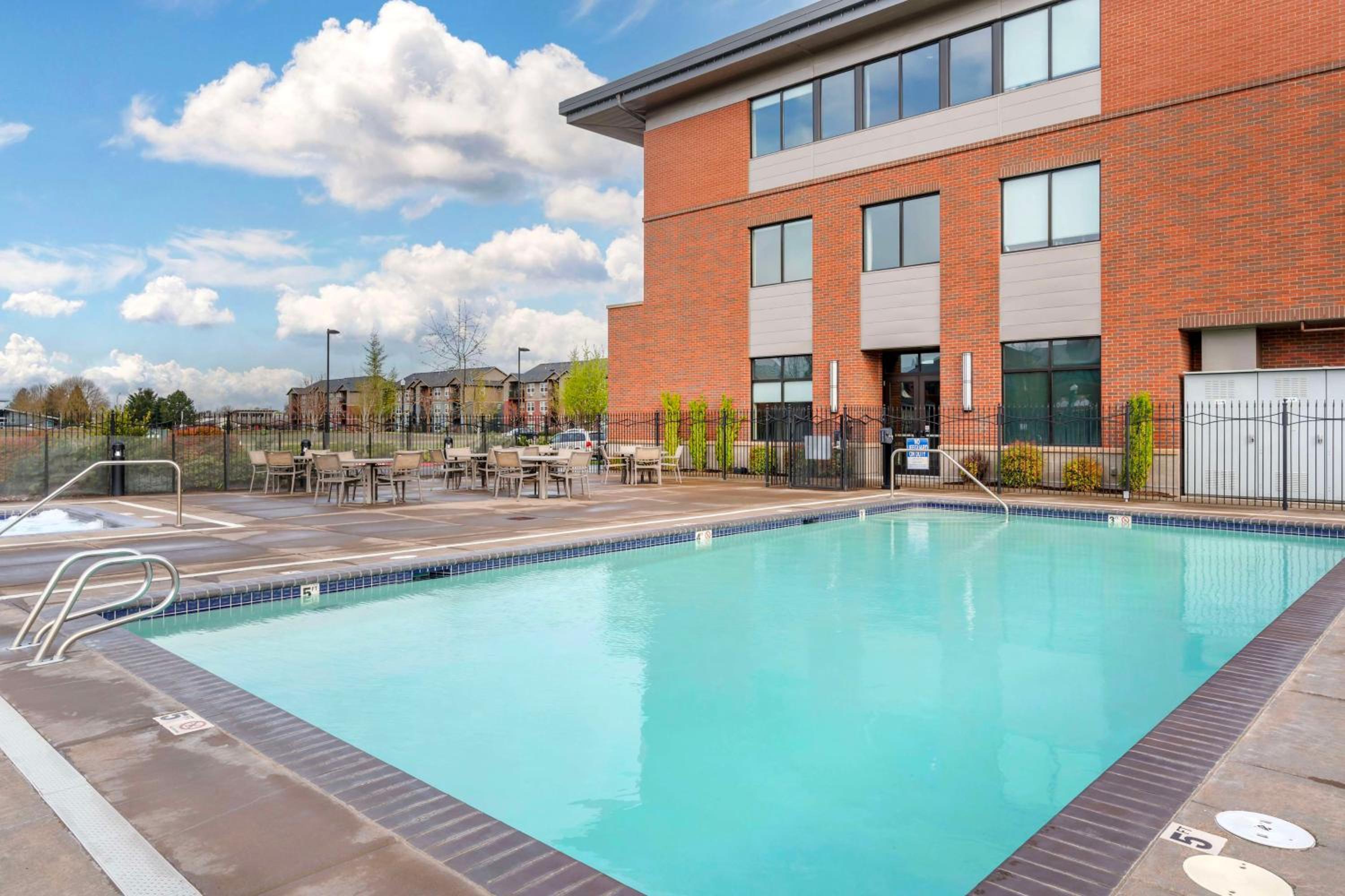 Albany Vacations - Best Western Premier Boulder Falls Inn - Property Image 3