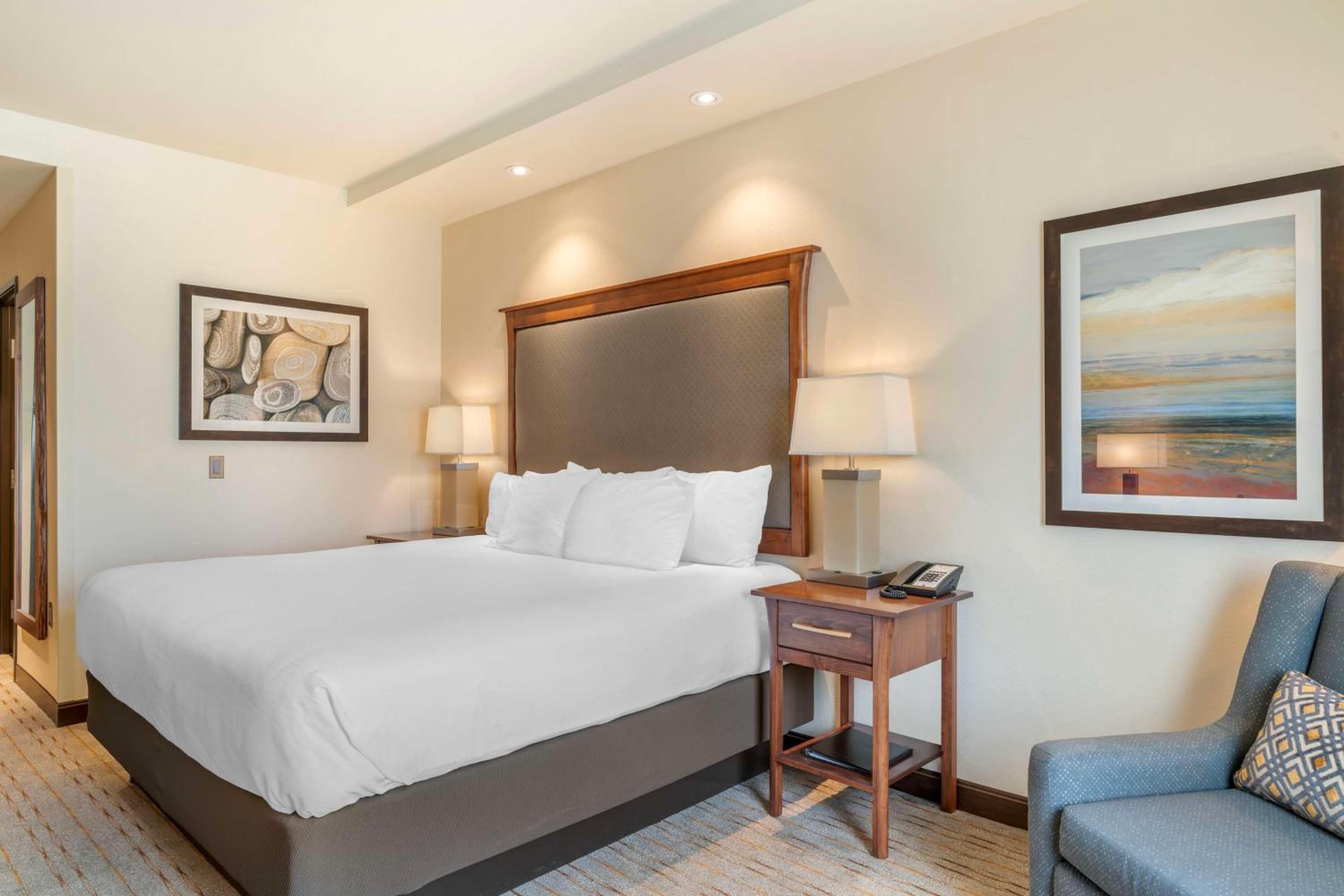 Albany Vacations - Best Western Premier Boulder Falls Inn - Property Image 4