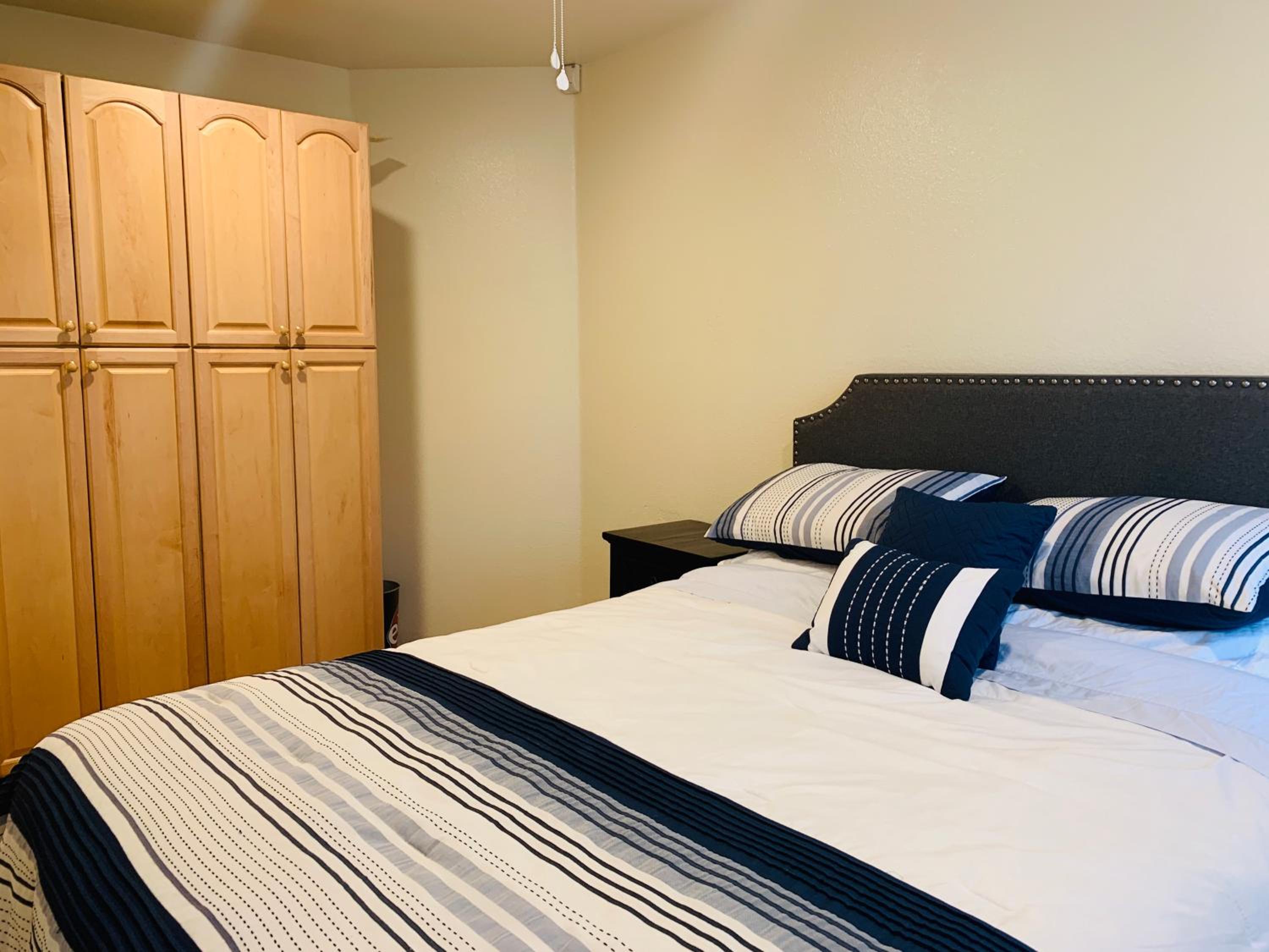 Oasis with heated pool, mini golf, hot tub & barbq area view 5