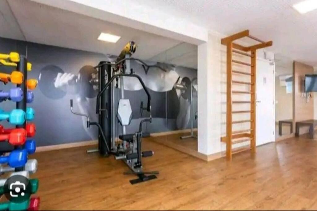 Studio Black House com garagem gratuita, piscina, ao lado do metrô e 25 de março
