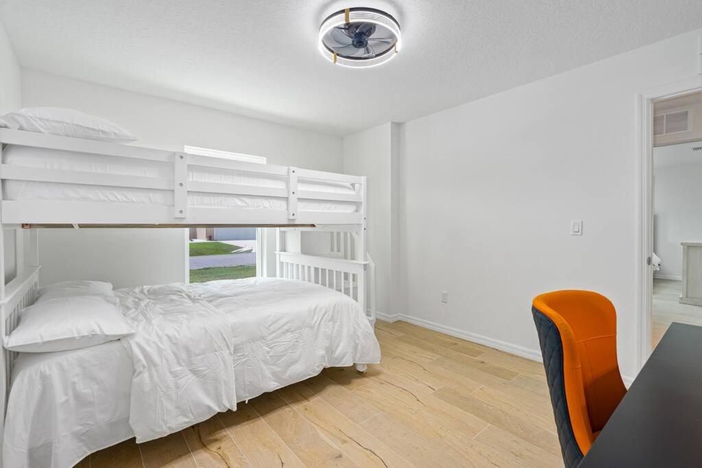 spacious 4-bedroom WITH KING BED view 2