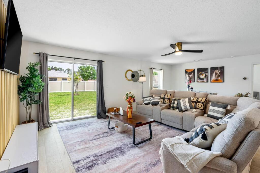 spacious 4-bedroom WITH KING BED view 5