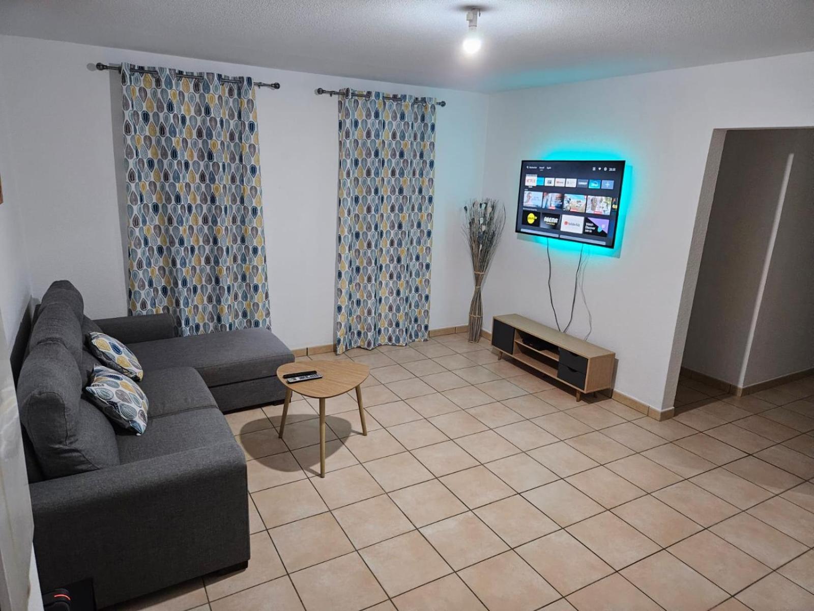 NEW Appart 2 chambres avec piscine proche aeroport view 3
