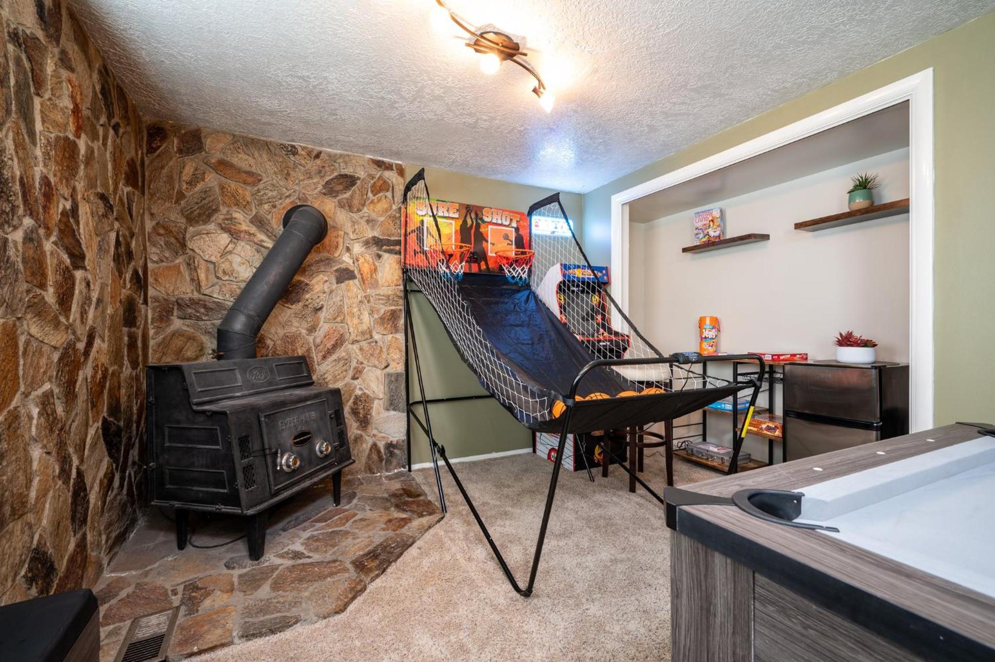 Mountain Haus - Game Room, Hot Tub, Home Gym view 4