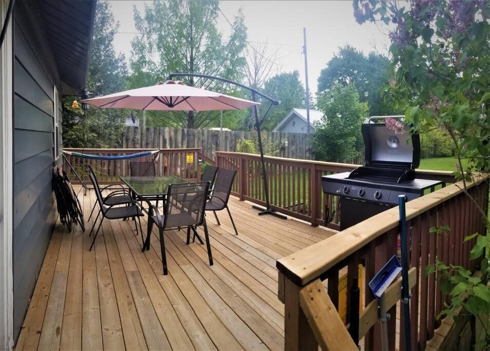 Kosecki Kottage - hot tub, sundeck, firepit & more