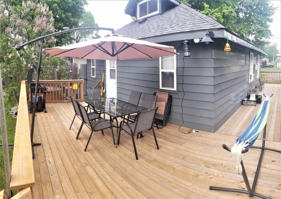Kosecki Kottage - hot tub, sundeck, firepit & more
