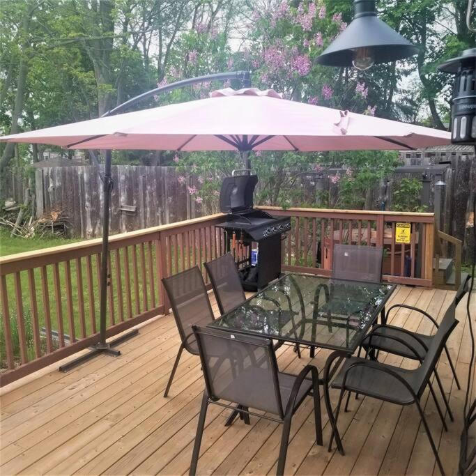 Kosecki Kottage - hot tub, sundeck, firepit & more