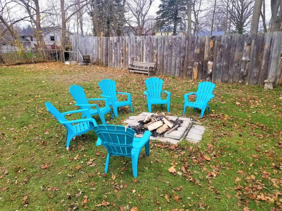 Kosecki Kottage - hot tub, sundeck, firepit & more