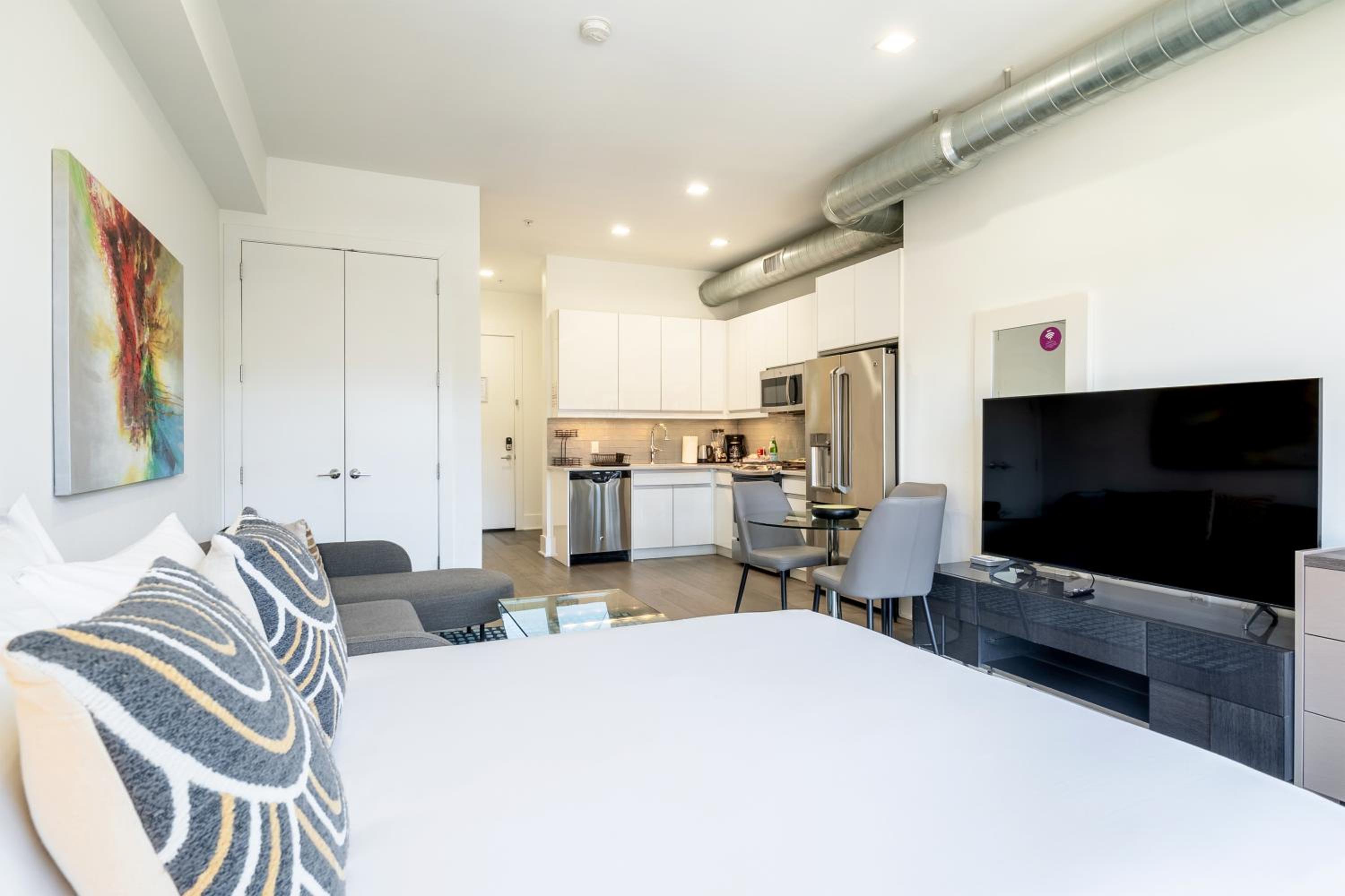 Dharma Home Suites Hoboken, photo 32