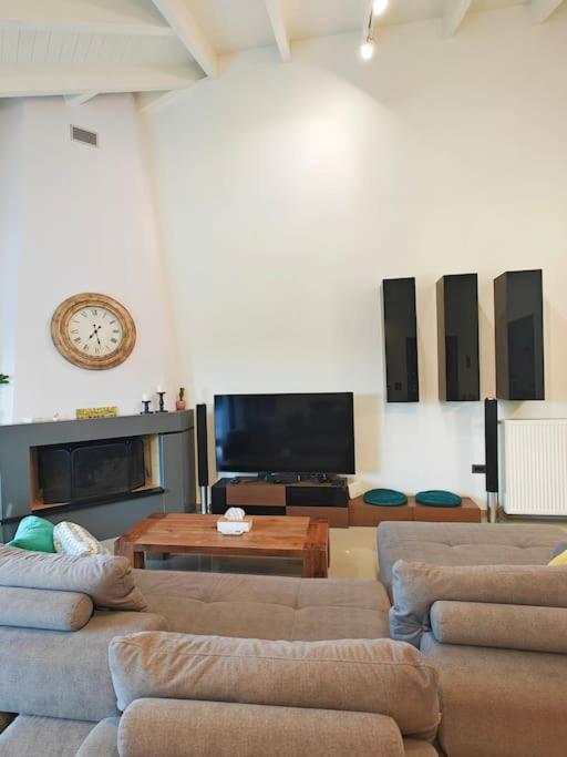 Alexiou Luxury Villa