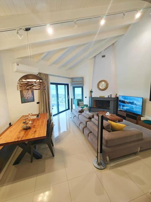 Alexiou Luxury Villa