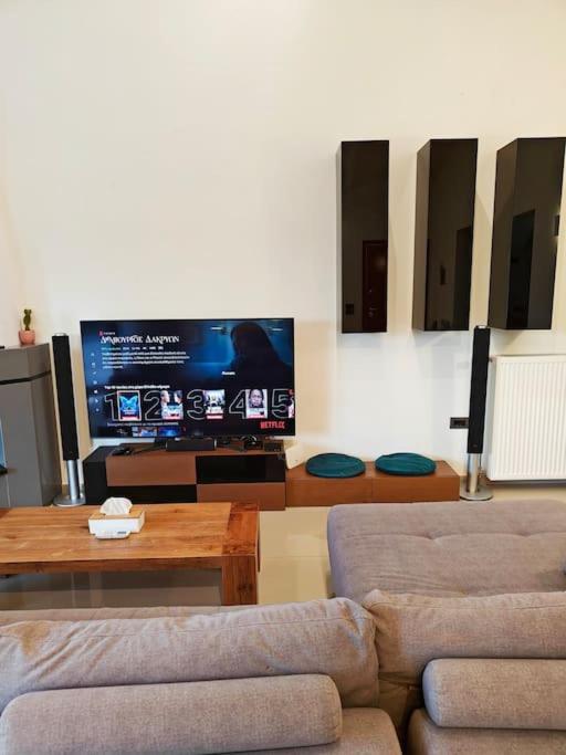 Alexiou Luxury Villa