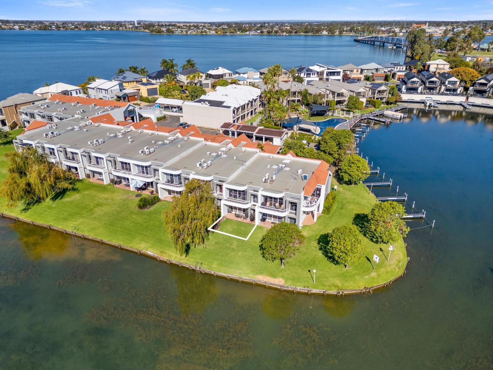Yarrawonga Lakeside Apartment 25