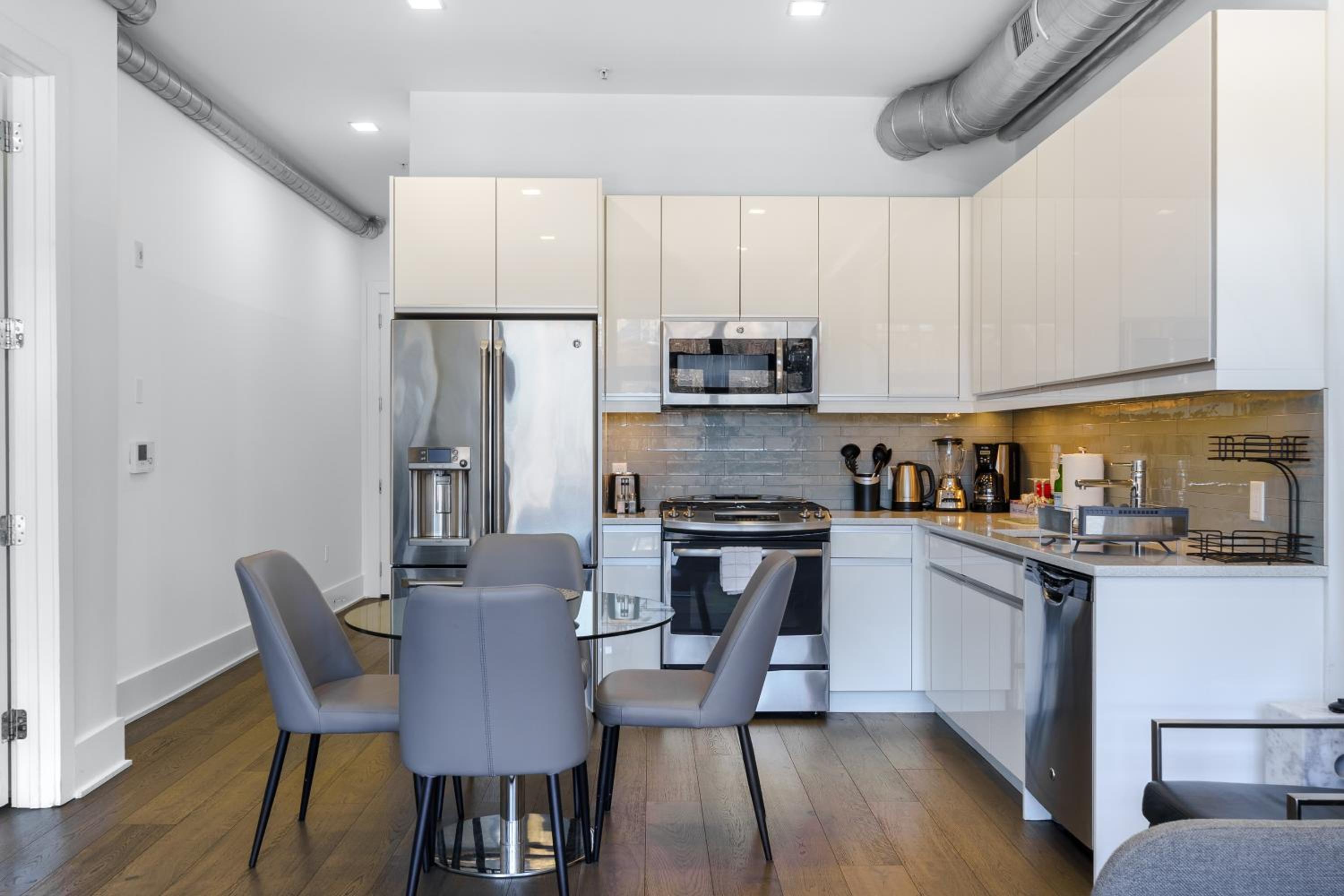 Dharma Home Suites Hoboken, photo 44
