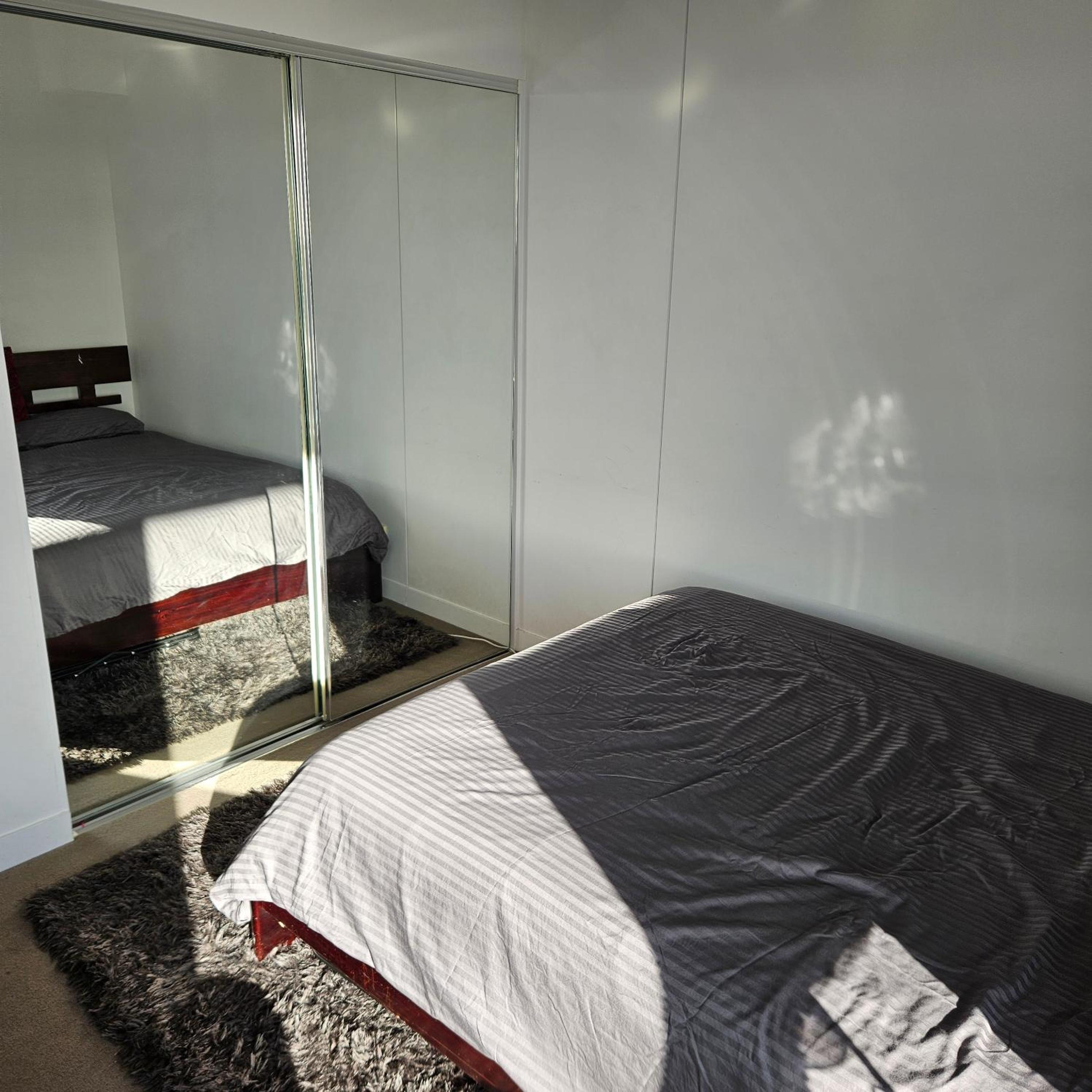 Brisbane Vacations - Private Bedroom  Bathroom in Shared Inner Brisbane Apartment - Property Image 4