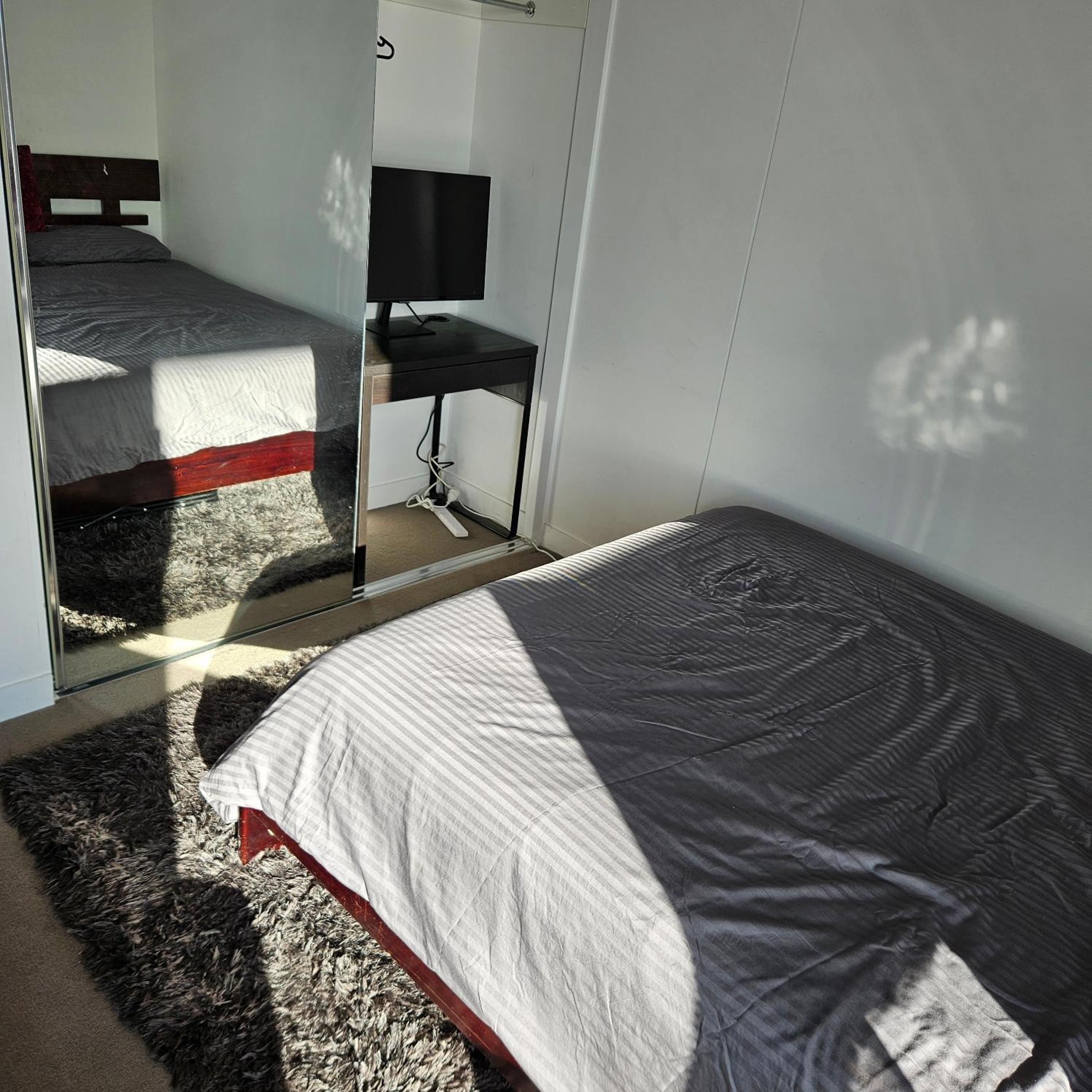 Brisbane Vacations - Private Bedroom Bathroom in Shared Inner Brisbane Apartment - Property Image 5
