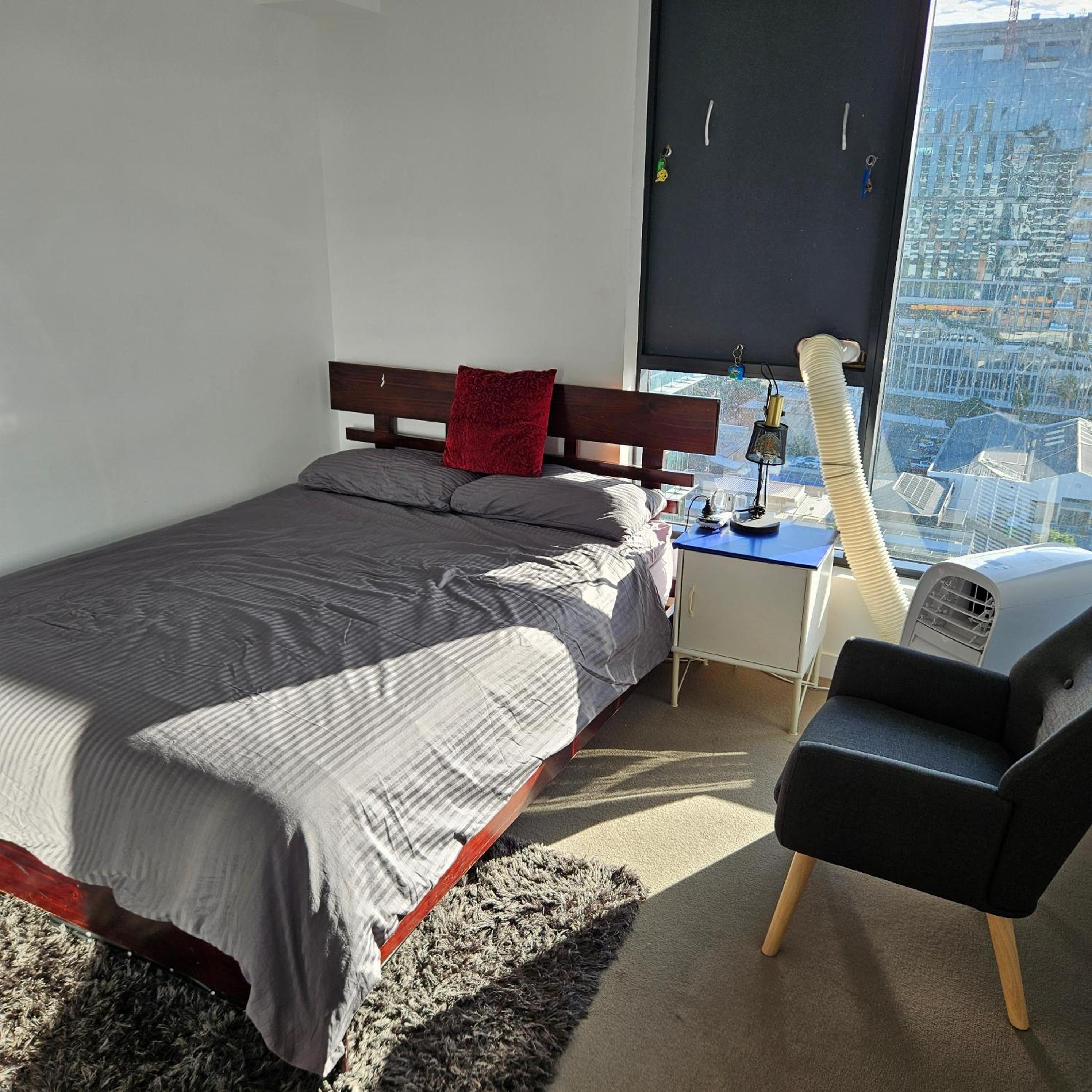 Brisbane Vacations - Private Bedroom Bathroom in Shared Inner Brisbane Apartment - Property Image 3