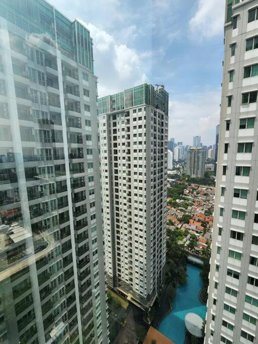 Hotel Scandi Style Flat In Central Jakarta, Gym & Pool