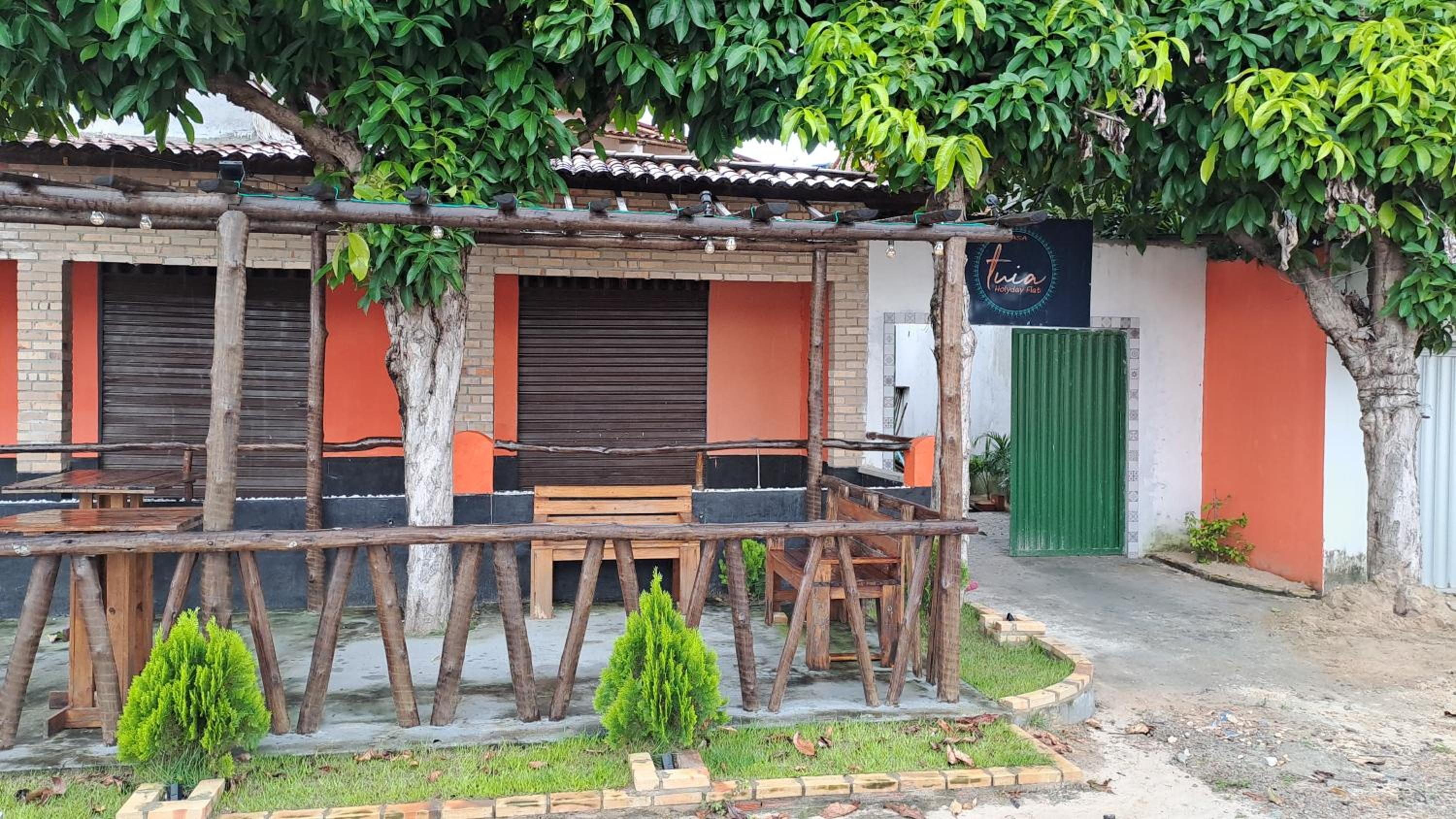 Casa Tuia Holiday Flat a 2km do centro e das falesias da Praia de Morro Branco