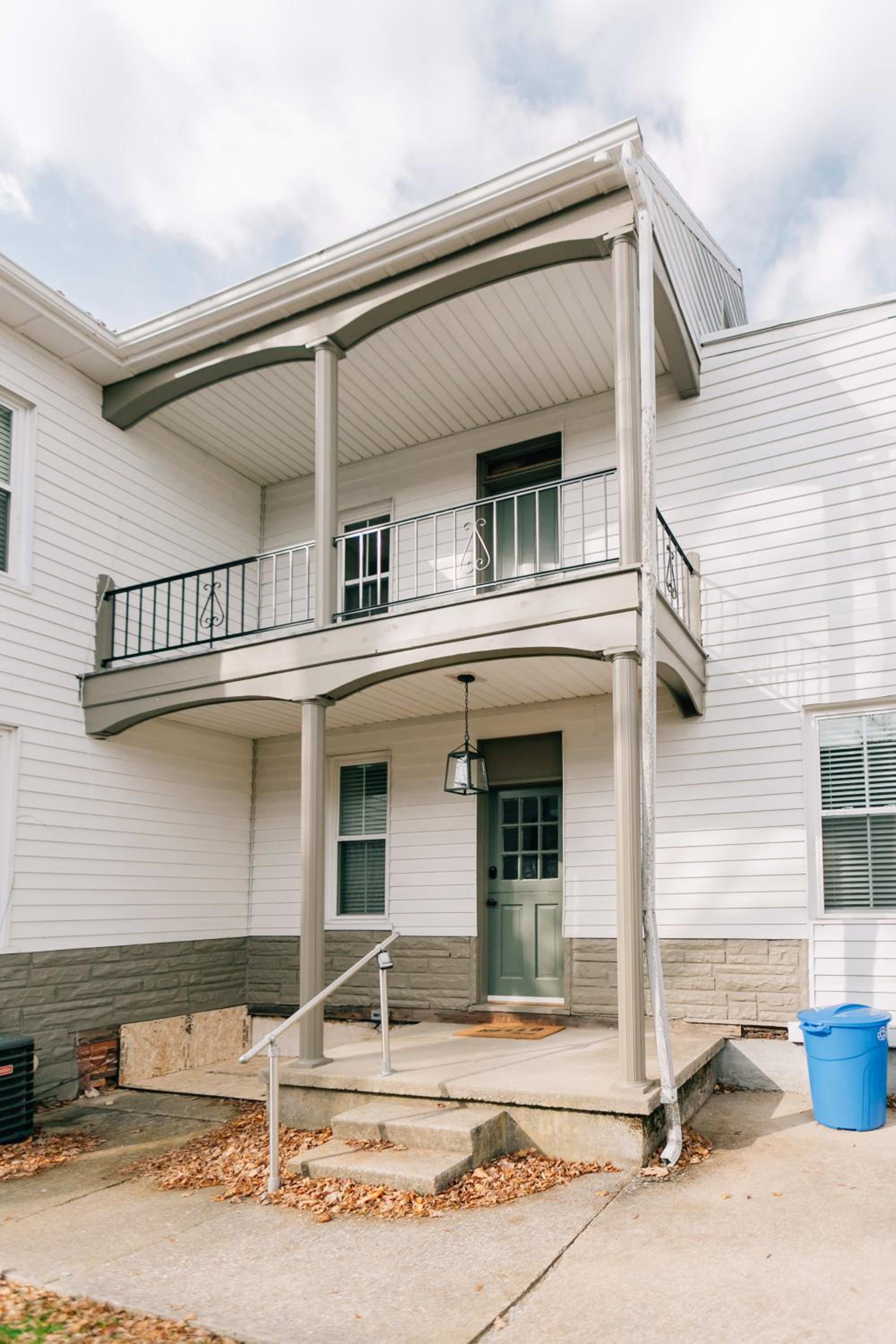 Quaint Vintage Reno in Manheim view 2