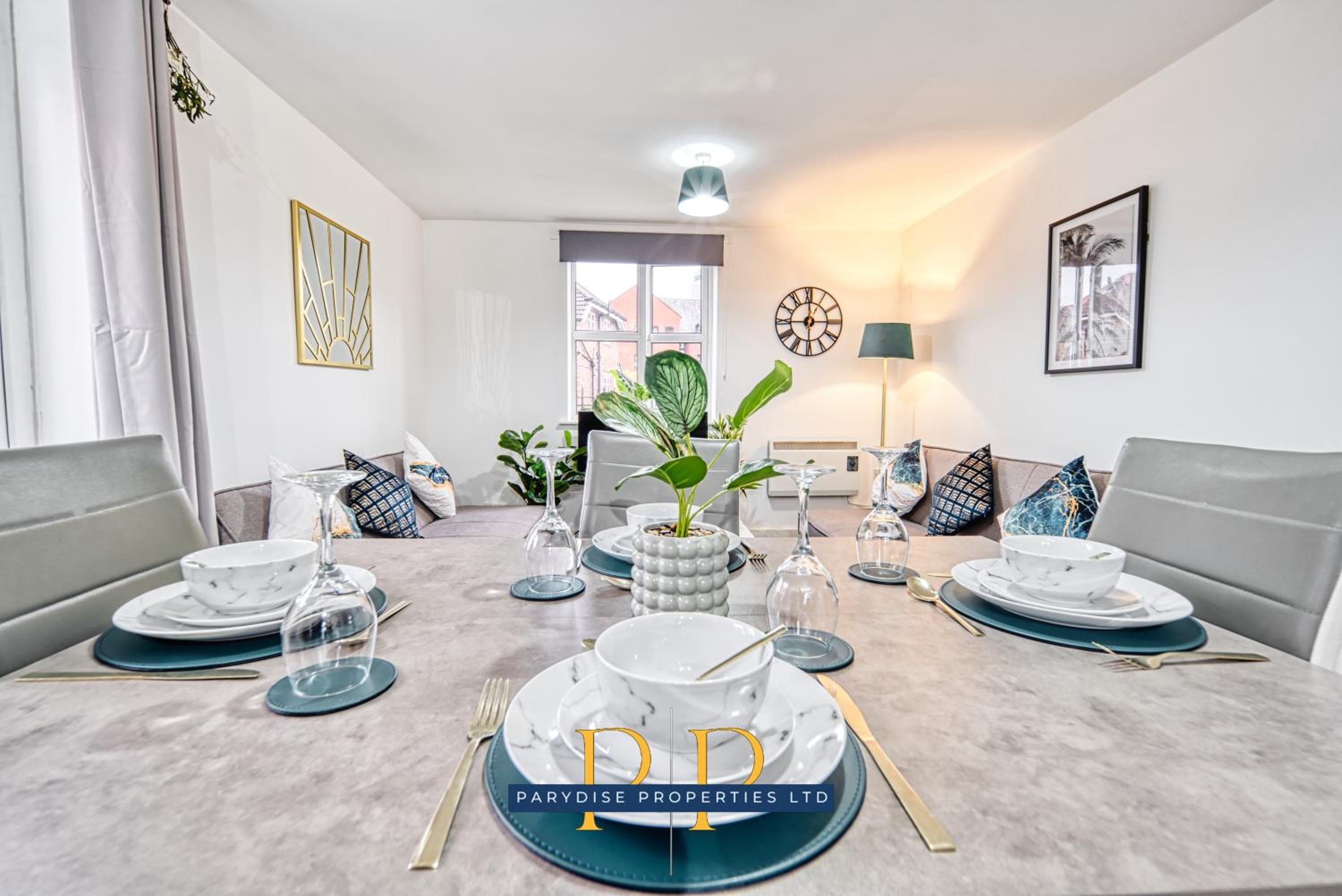 The Sale Modern Oasis by Parydise Properties - & Spacious 2-Bed Living - Sleeps 6 with Gated Parking - Designed for Business & Leisure Stays view 4
