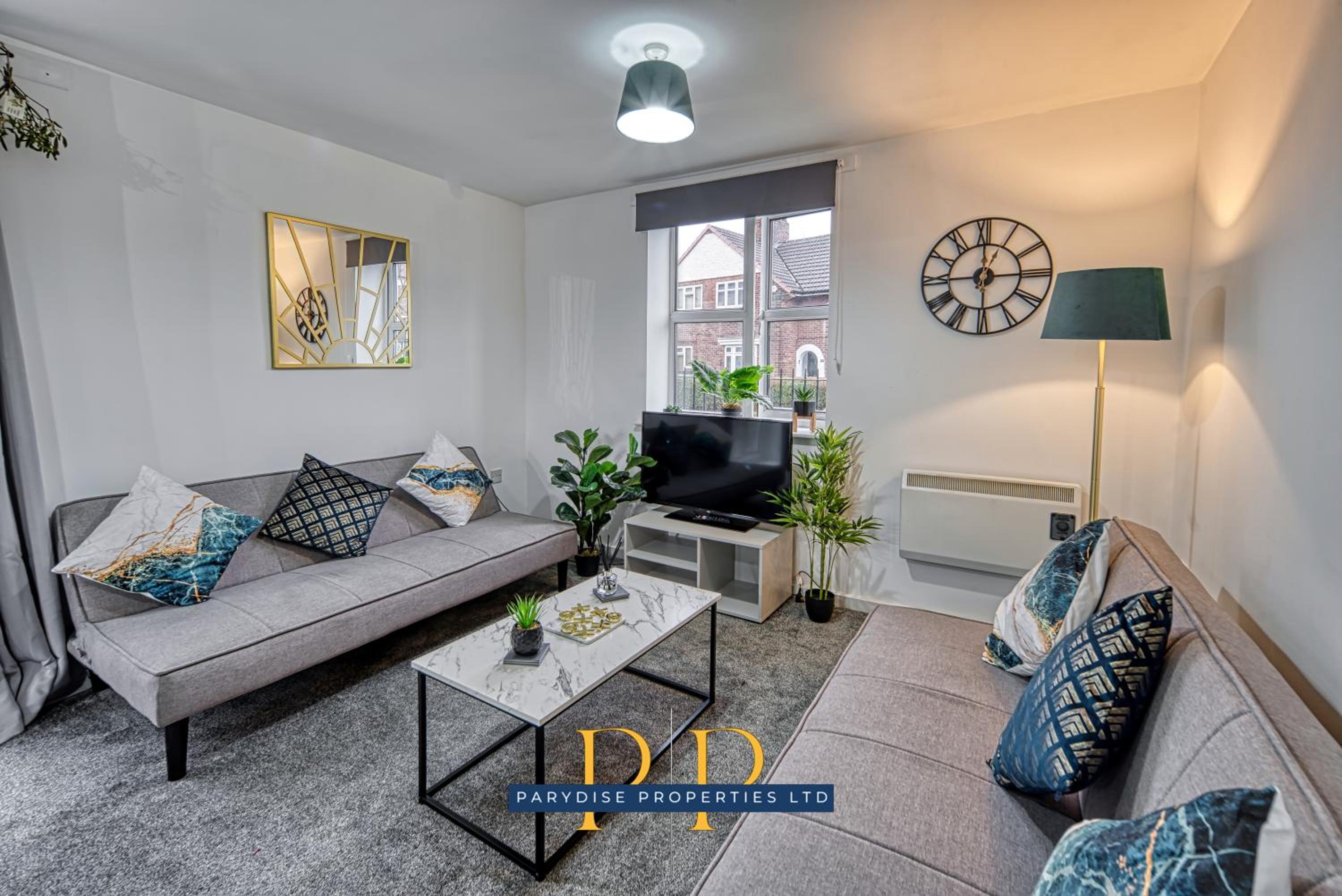 The Sale Modern Oasis by Parydise Properties - & Spacious 2-Bed Living - Sleeps 6 with Gated Parking - Designed for Business & Leisure Stays view 3