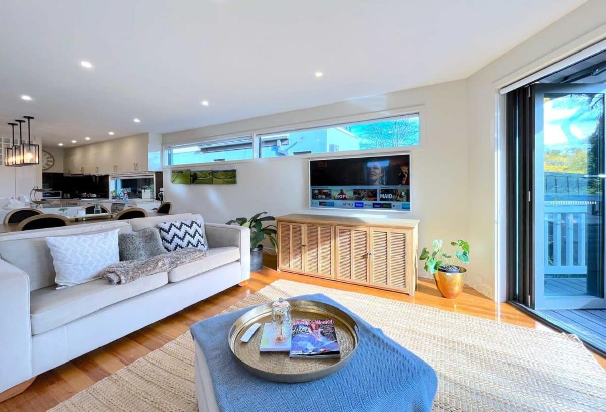 Delux Camberwell Sunny Townhouse