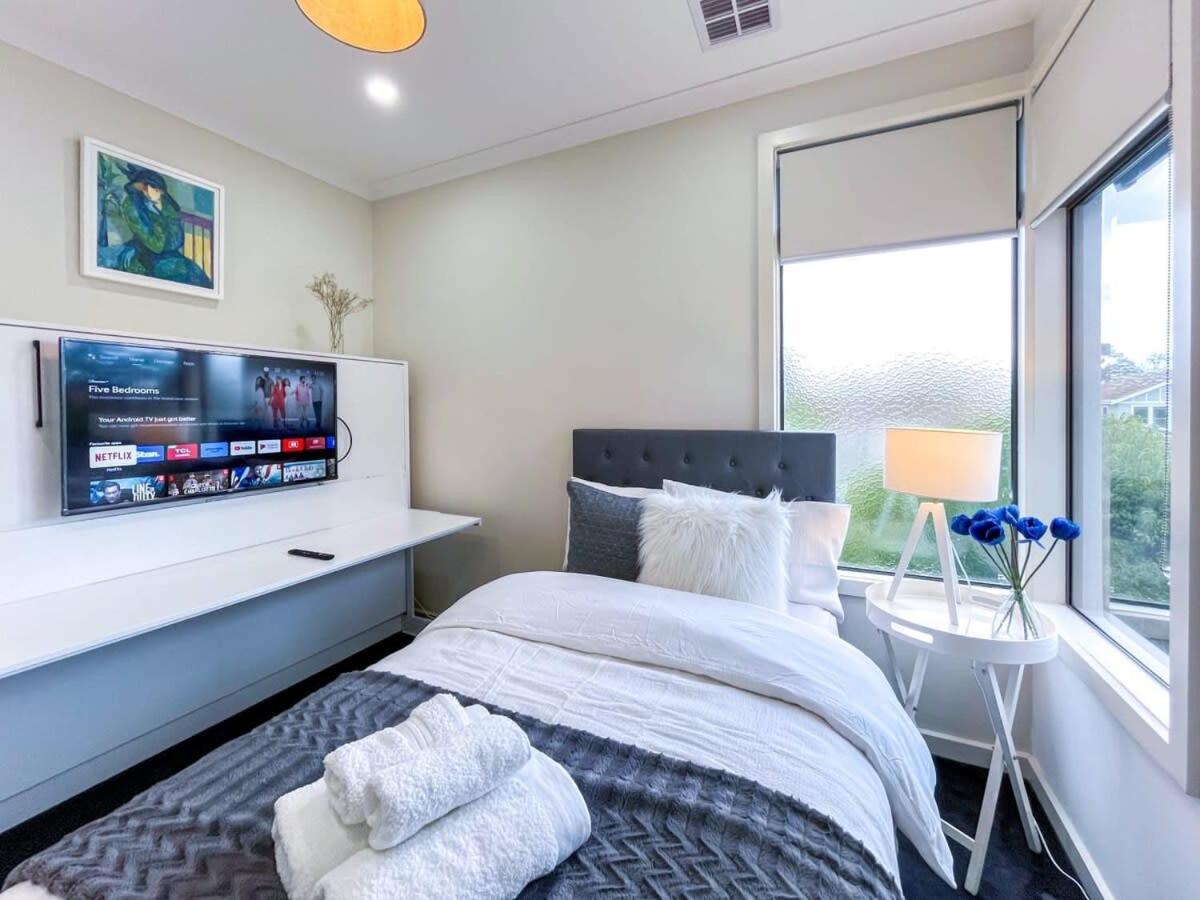 Delux Camberwell Sunny Townhouse