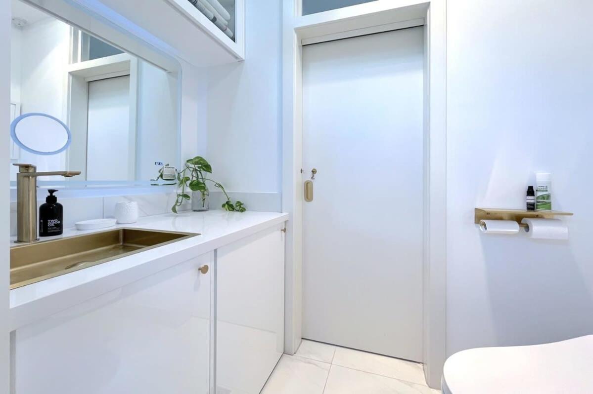 Delux Camberwell Sunny Townhouse