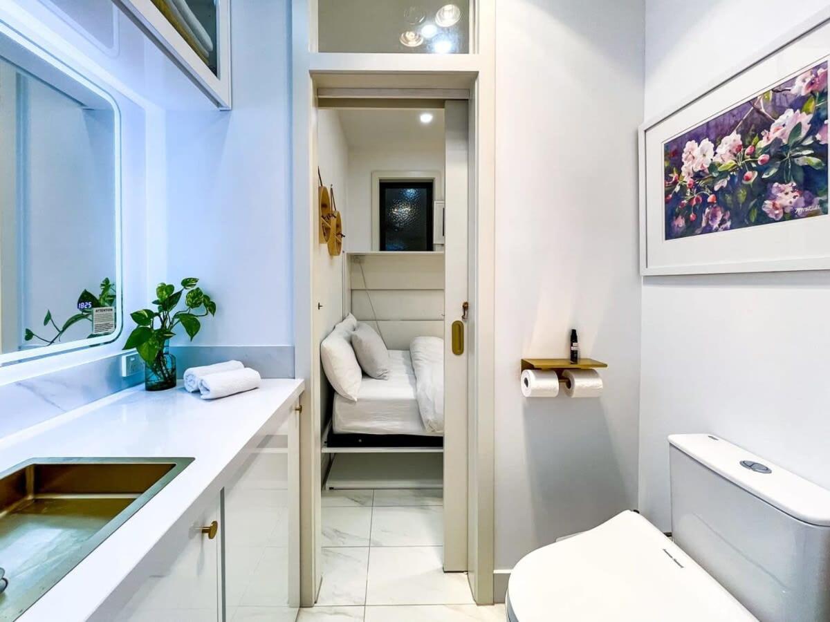 Delux Camberwell Sunny Townhouse