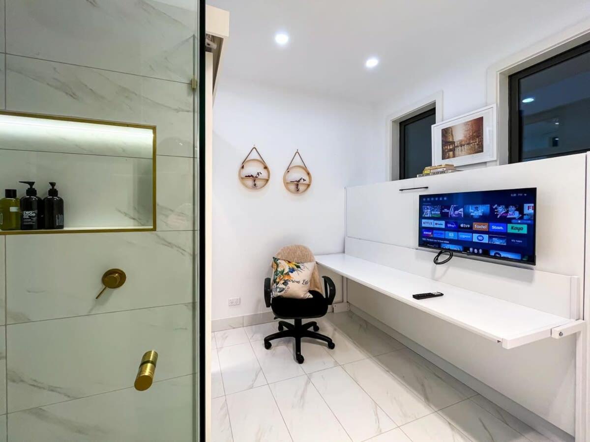 Delux Camberwell Sunny Townhouse