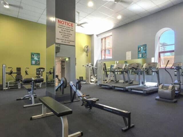 1 Bedroom Apt with Parking Pool and Gym
