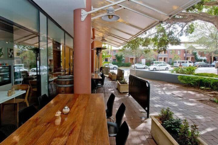 1 Bedroom Apt with Parking Pool and Gym