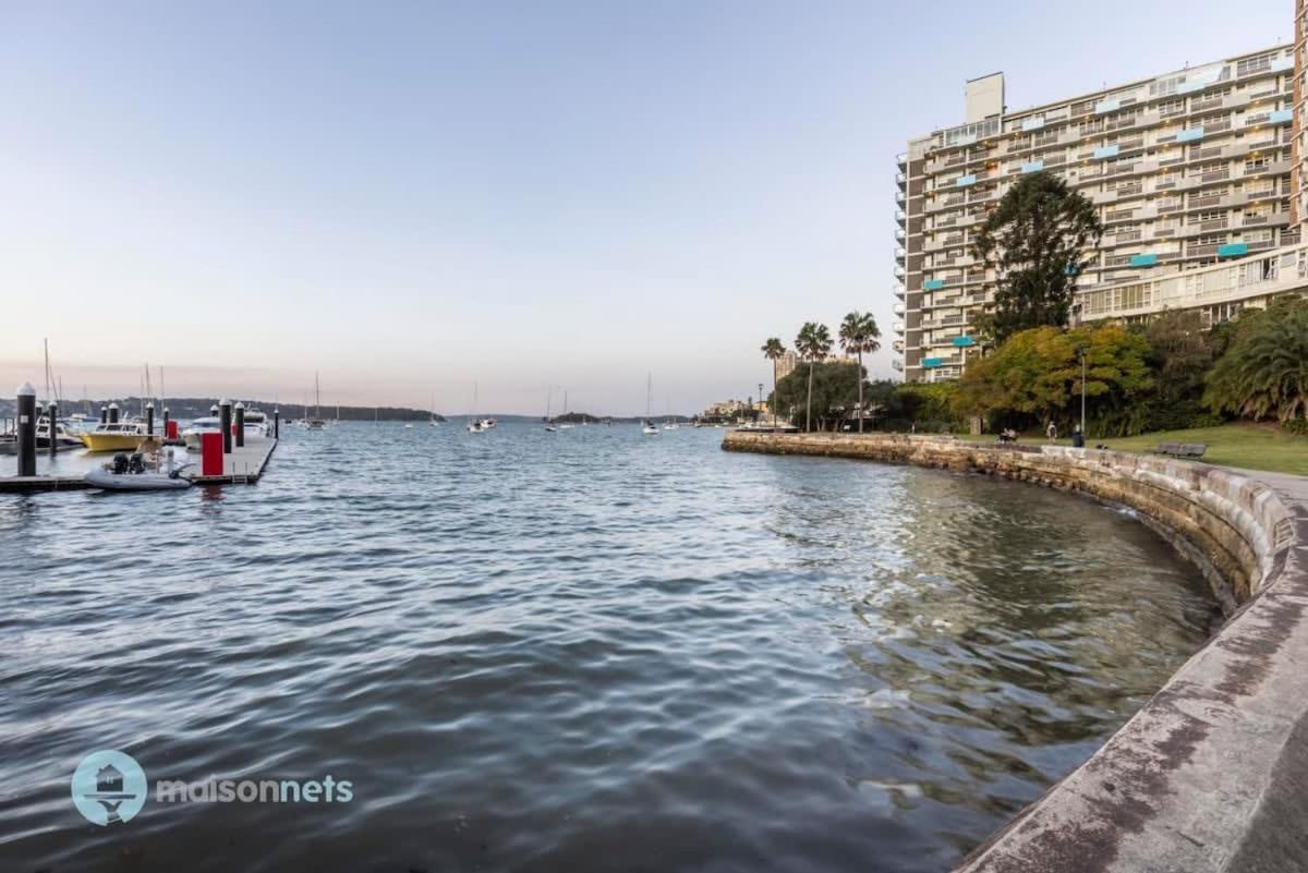 Apmnt With Parking, Balcony, Pool & Harbour Views