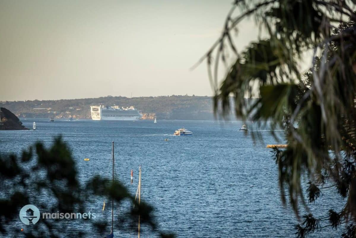 Apmnt With Parking, Balcony, Pool & Harbour Views