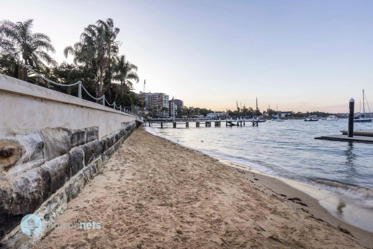 Apmnt With Parking, Balcony, Pool & Harbour Views