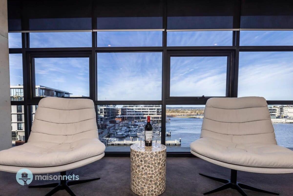 Large Modern 2 Bdrm Apt, Water Views, 2x Car Spots