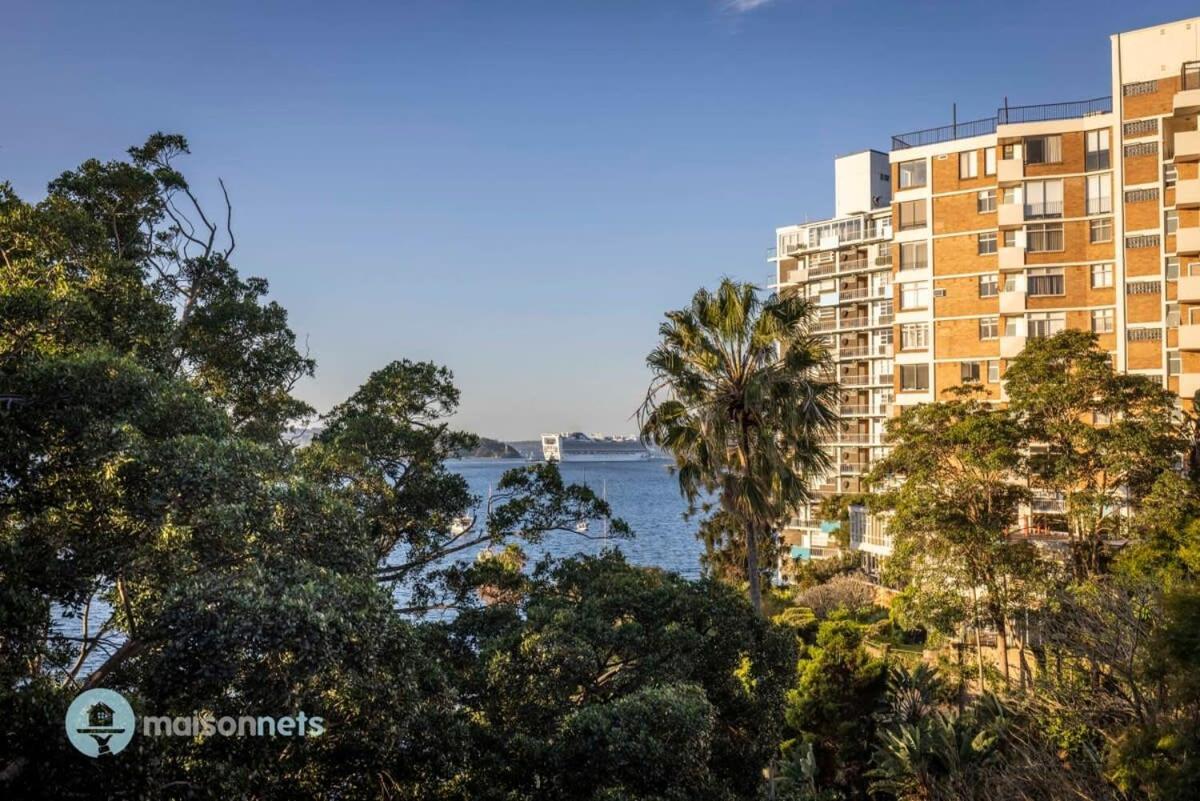 Apmnt With Parking, Balcony, Pool & Harbour Views