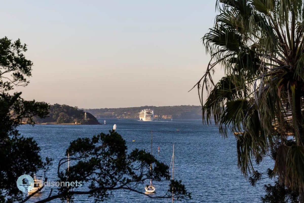 Apmnt With Parking, Balcony, Pool & Harbour Views