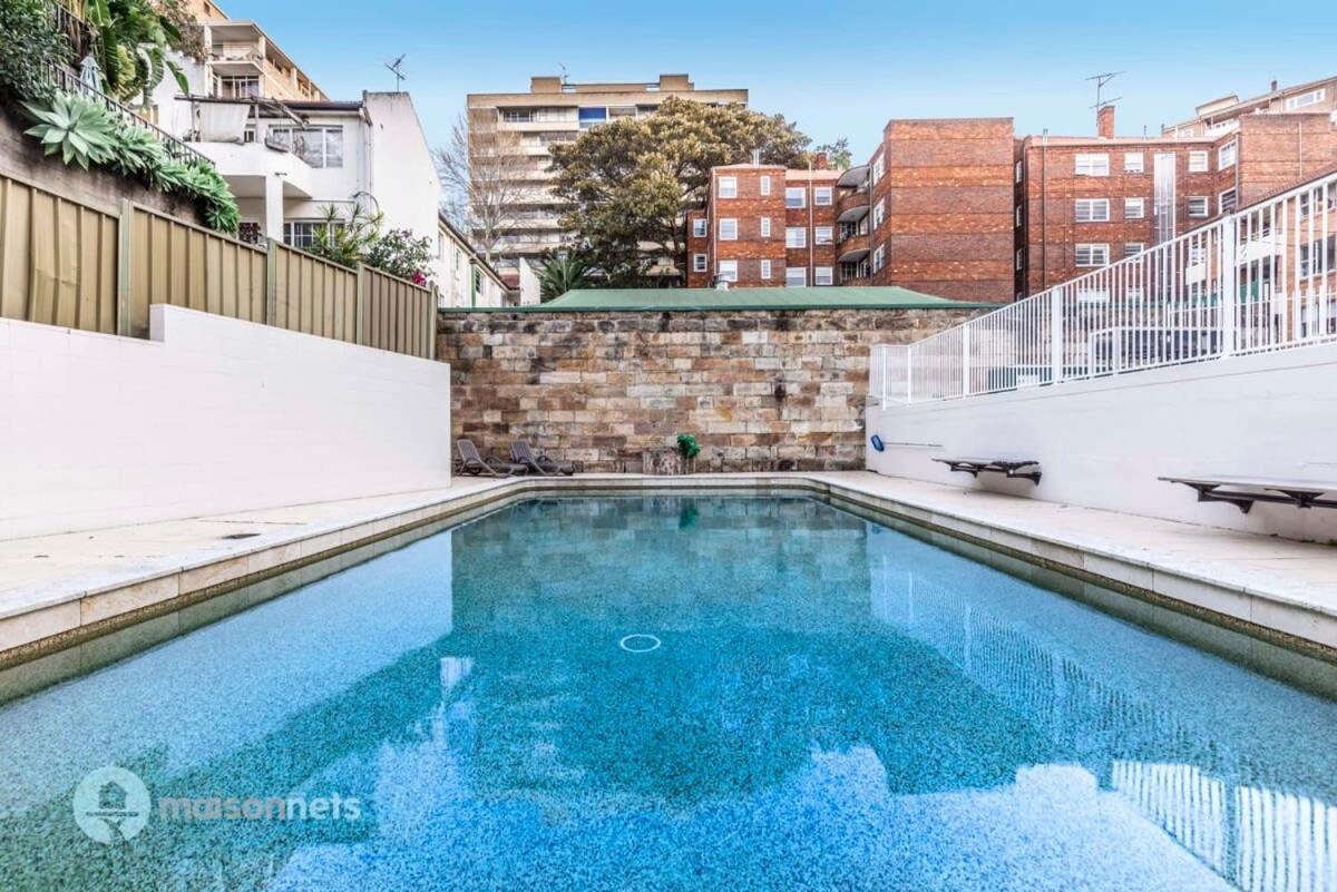 Apmnt With Parking, Balcony, Pool & Harbour Views