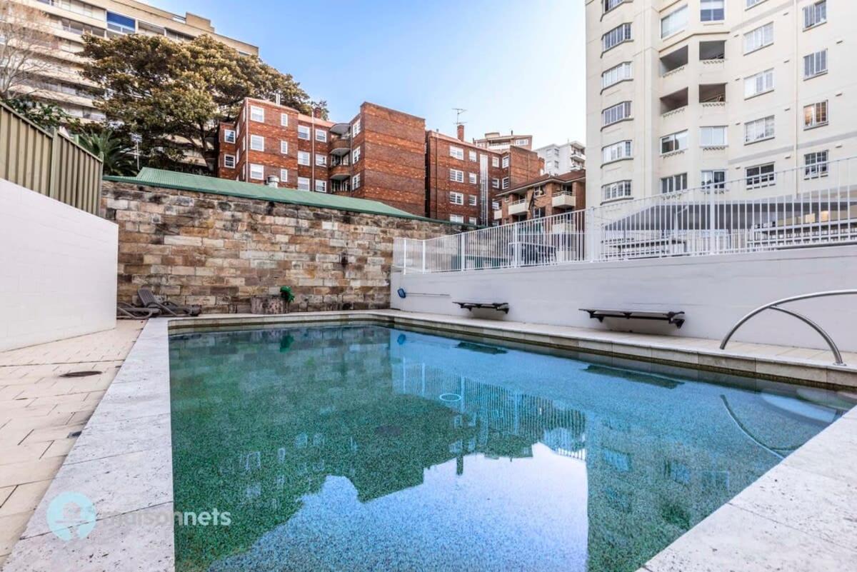 Apmnt With Parking, Balcony, Pool & Harbour Views