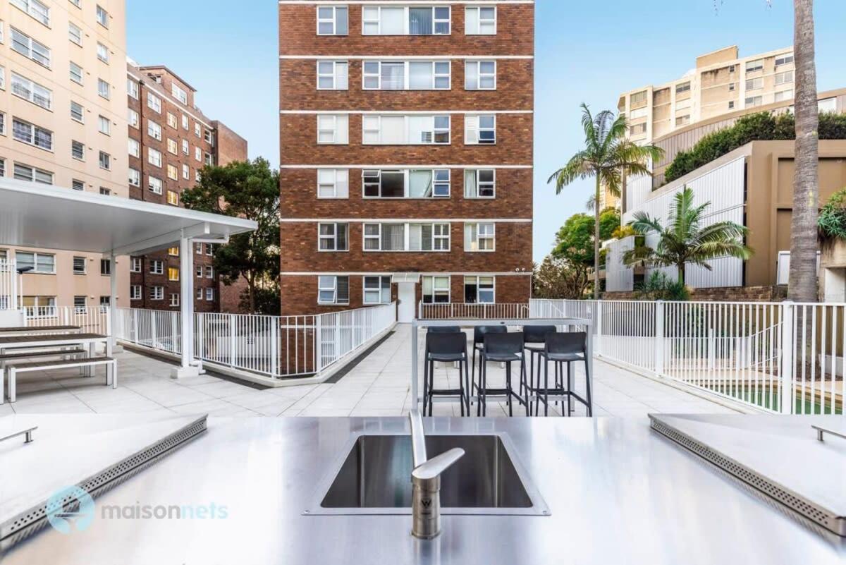 Apmnt With Parking, Balcony, Pool & Harbour Views