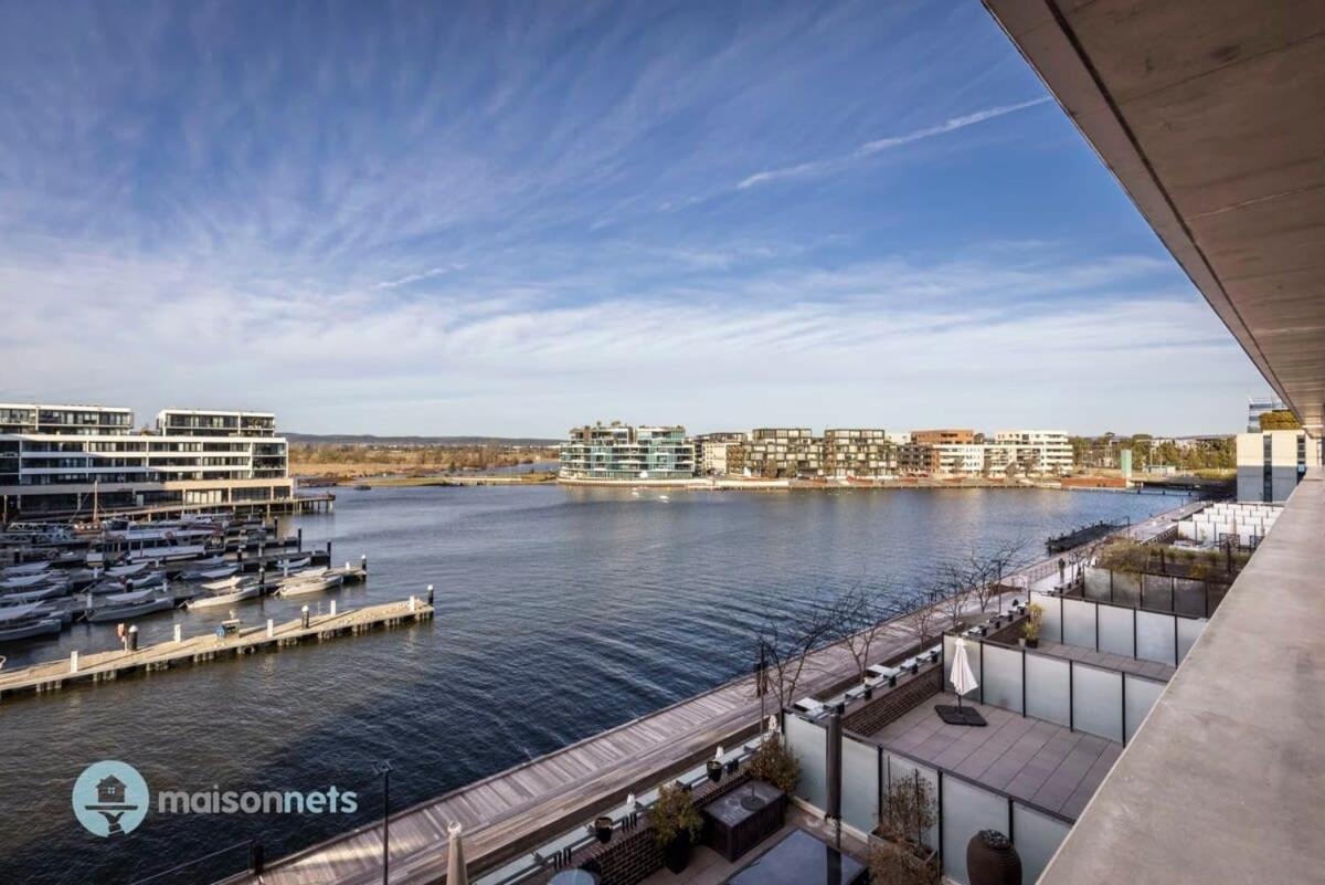 Large Modern 2 Bdrm Apt, Water Views, 2x Car Spots
