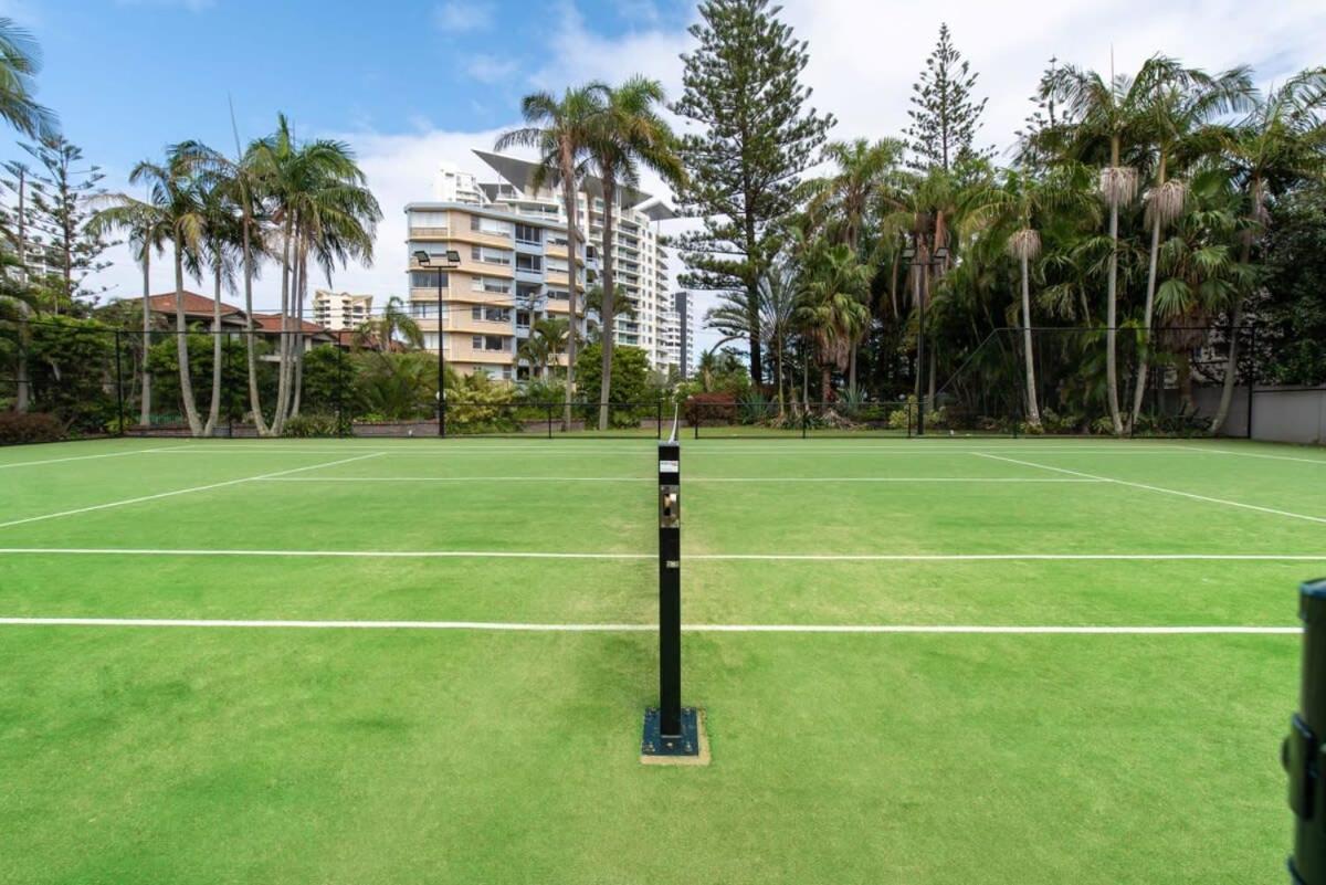 Surfers Paradise Beachfront Pool and Views